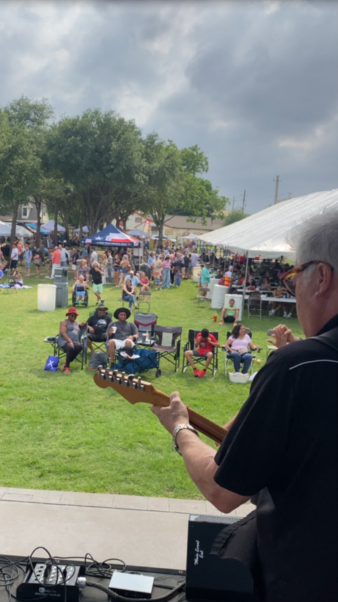 The Stringbenders performing on stage